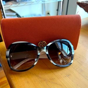 Rare Tory Burch Gently Used T Hinge Black and White OS sunglasses